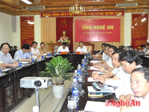 Lãnh đạo tỉnh Nghệ An dự họp trực tuyến tại điểm cầu Nghệ An.