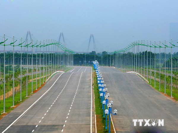 Một đoạn đường thuộc Dự án đường nối cầu Nhật Tân với sân bay Nội Bài. Ảnh: TTXVN