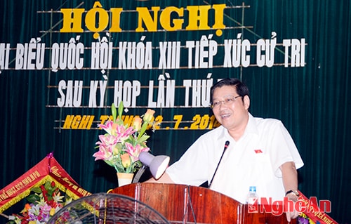 Đồng chí Phan Đình Trạc trả lời cử tri