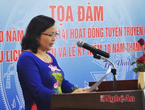 Bà Nguyễn Thị Hương - Giám đốc Trung tâm ôn lại quá trình hình phát triển của Trung tâm thông tin xúc tiến du lịch Nghệ An