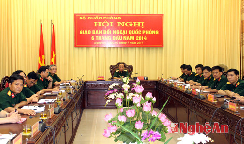 Thiếu tướng Nguyễn Chí Hướng, Phó Tư lệnh Quân khu 4 chủ trì tại điểm cầu Quân khu 4
