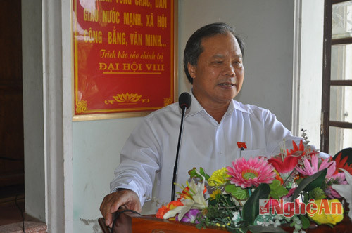 Ông Phan Trung Lý báo cáo với cử tri kết quả kỳ họp thư 7