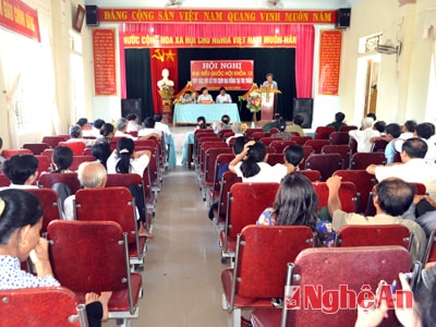 Quang cảnh cuộc tiếp xúc cử tri.