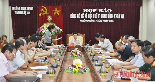 Toàn cảnh buổi họp báo.