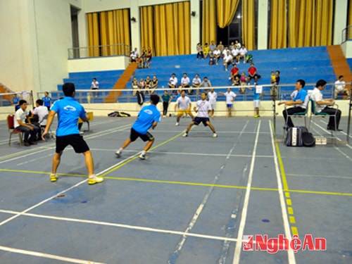 Một trận đấu ở nội dung đôi nam 31-40 tuổi.