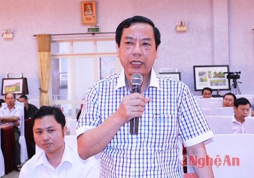 Đồng chí Nguyễn Hồng Kỳ - Tỉnh ủy viên, Giám đốc Sở Giao thông vận tải giải đáp các ý kiến về giao thông.
