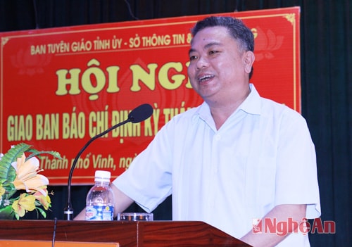 Đồng chí Lê Bá Hùng kết luận hội nghị giao ban.