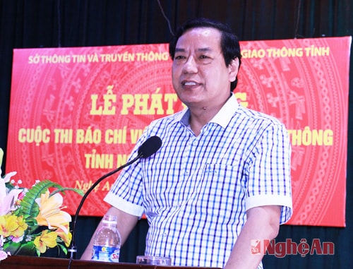 Đồng chí Nguyễn Hồng Kỳ - Tỉnh ủy viên, Giám đốc Sở GTVT, Phó Trưởng ban ATGT tỉnh phát động cuộc thi.