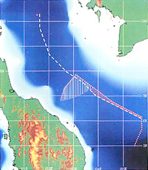 Vùng chồng lấn 2.800 km2. Ngày 5/6/1992, tại Kuala Lumpur, Việt Nam và Malaysia đã ký thỏa thuận hợp tác thăm dò khai thác chung vùng chồng lấn, việc phân định vùng chồng lấn sẽ giải quyết sau.