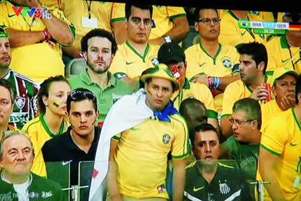 Cổ đông viên Brazil bàng hoàng sau bàn thua thứ 5