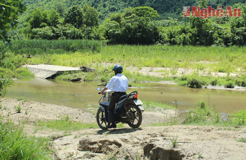 Đường và đập tràn nội bản Thung Chanh dang dở, khó khăn 