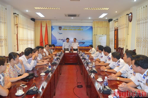 Toàn cảnh buổi làm việc của đoàn công tác tại Cảnh sát biền Vùng 2.
