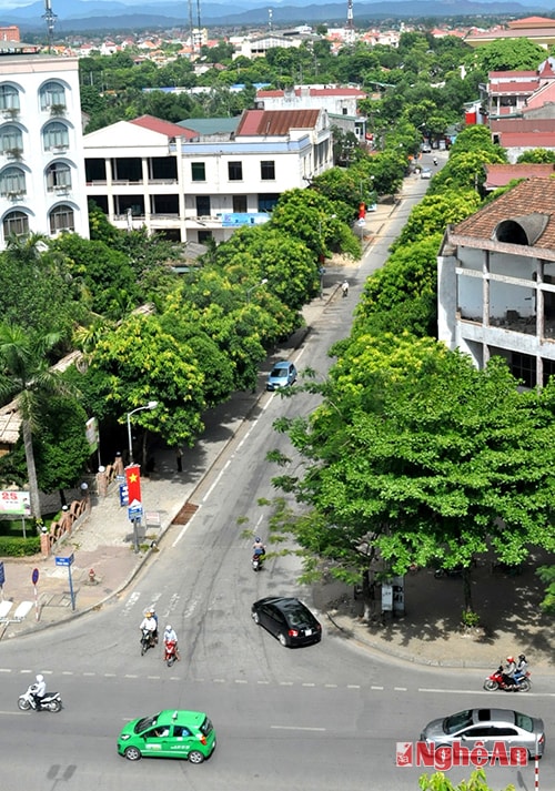 Cửa Tả Thành cổ Vinh trên đường Đào Tấn