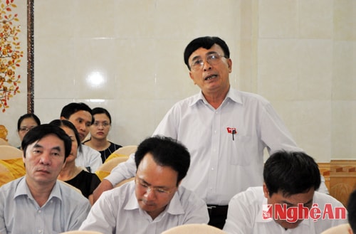 Đại biểu Lê Đình Ty nêu ý kiến tại thảo luận tổ 7
