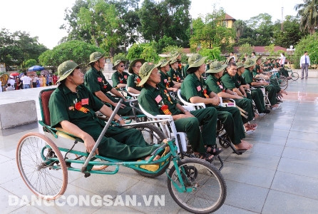 Người có công với cách mạng đang được quan tâm, chăm sóc bằng nhiều   chính sách ưu đãi. Ảnh: Thế Dương