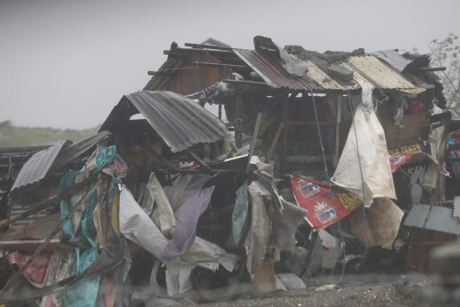 Hôm qua 16/7, bão Rammasun (Thần Sấm) đã càn quét quốc đảo Philippines, quật ngã hàng loạt cây cối, làm ít nhất 12 người thiệt mạng. 