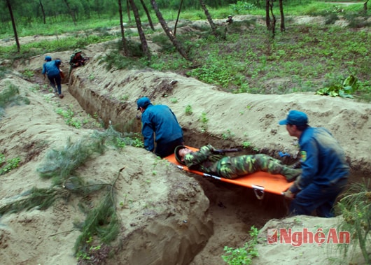 Cáng thương binh, tử sĩ về  tuyến sau