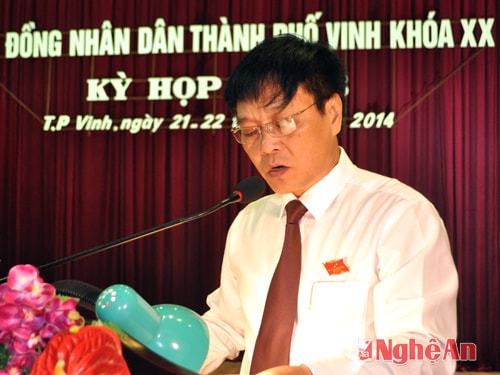 Đồng chí Nguyễn Hồng Minh - Chủ tịch HĐND thành phố phát biểu khai mạc kỳ họp.