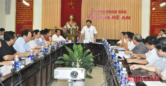 Đồng chí Nguyễn Xuân Đường chủ trì hội nghị.