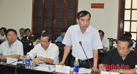 Đồng chí Hoàng Viết Đường -Giám đốc Sở Tài chính phát biểu về tình hình thu chi ngân sách