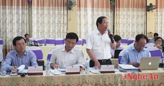 Đồng chí Nguyễn Quang Trạch- Chánh Văn phòng UBND tỉnh phát biểu