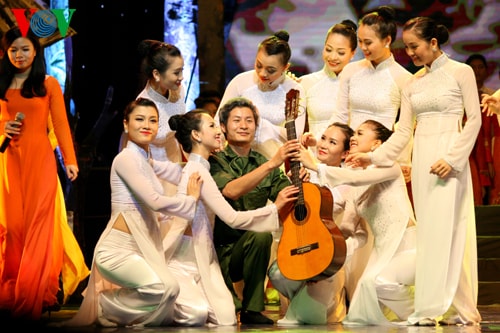 Hòa bình lập lại, những chàng trai ra đi từ khi tuổi còn xanh, khi trở về họ là những thương binh, nhưng niềm lạc quan lúc nào cũng thường trực trong họ