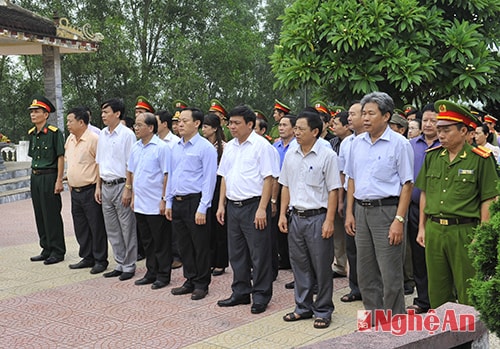 Tưởng niệm các liệt sỹ