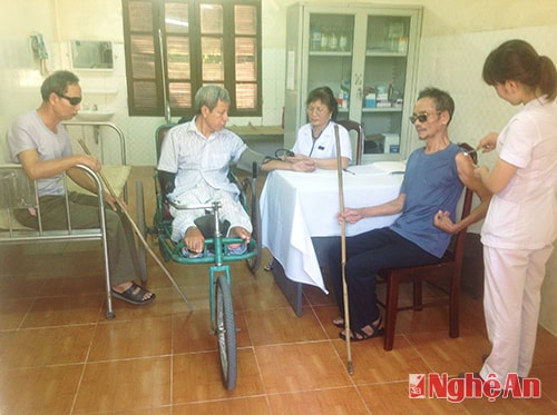 Kiểm tra sức khỏe hàng ngày cho thương binh