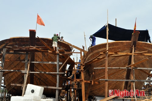 Đôi tàu công suất 720 CV tại xưởng đóng tàu Xuân Liên đang chuẩn bị xuất xưởng.