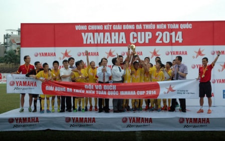 Các cầu thủ U13 SLNA đăng quang ngôi vô địch