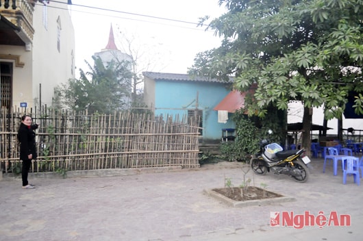 Lô đất tại khối Kim Tân, phường Hòa Hiếu, TX Thái Hòa (vị trí rào phên) hiện UBND TX Thái Hòa chưa bàn giao cho gia đình ông Lê Quang Nhung, dẫn đến khiếu kiện.