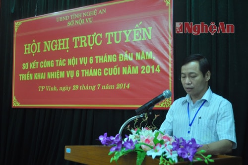 Đồng chí Lê Đình Lý, Phó Giám đốc Sở Nội vụ báo cáo công tác Nội vụ Nghệ An 6 tháng đầu năm