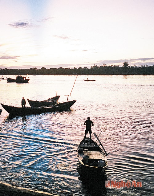 l Buông chài. Ảnh: Sách Nguyễn