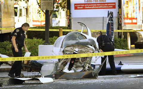 Hiện trường vụ tai nạn máy bay ở San Diego (Ảnh:AP)