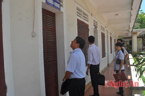 Đoàn kiểm tra chấp hành giờ giấc làm việc của công chức UBND huyện Đô Lương