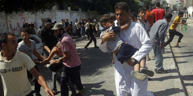 Ít nhất 10 người Palestine thiệt mạng trong vụ đánh bom ngày 3/8. Ảnh: AFP/ Said Khatib
