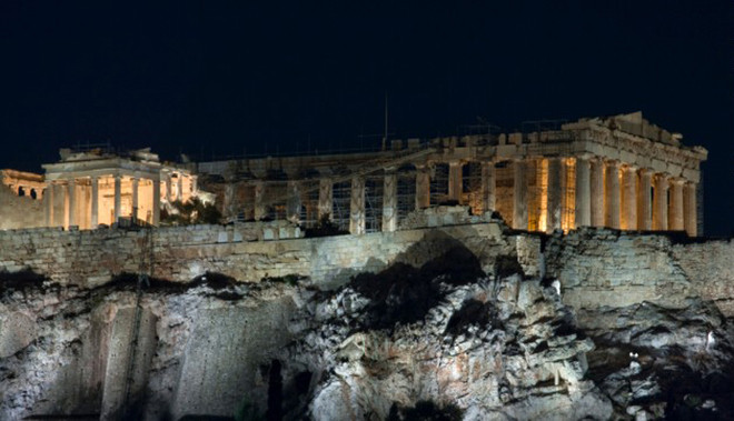 2. Thành cổ Acropolis, Hy Lạp: Đây là thành phòng thủ nổi tiếng nhất thế giới, được xây dựng vào thế kỷ thứ 5 trước công nguyên. Ở Hy Lạp có nhiều thành phòng thủ nhưng thành cổ này có ý nghĩa và nổi tiếng đến mức người ta gọi nó đơn giản là Acropolis mà không cần các định danh khác.