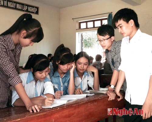 Học sinh Trường THPT Thanh Chương 3 trong giờ ôn bài.