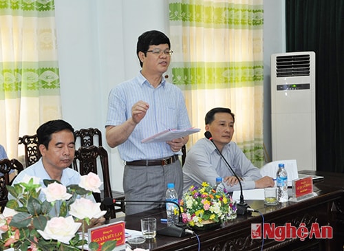 Đồng chí Lê Xuân Đại, ủy viên Ban Thường vụ tỉnh ủy, Phó Chủ tịch UBND tỉnh phát biểu tại buổi làm việc