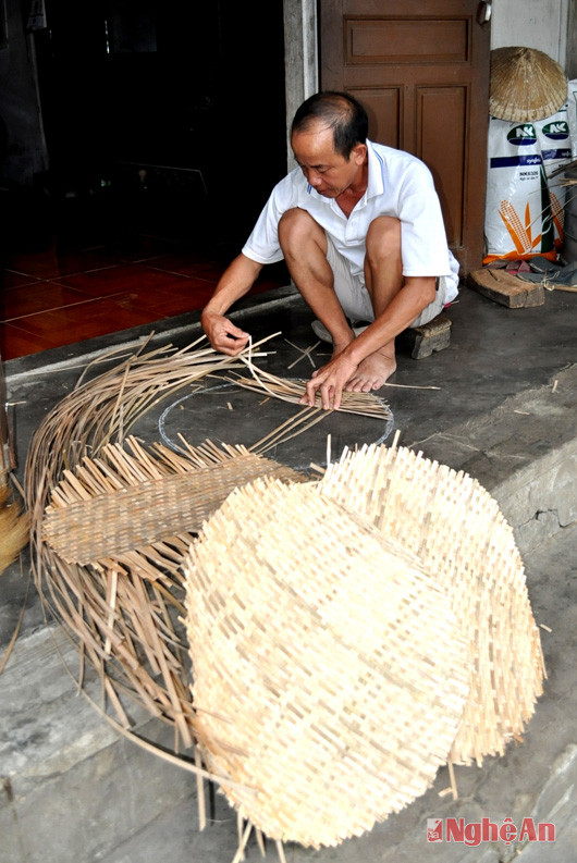 Nghề đan lát truyền thống ở làng Tú Viên.