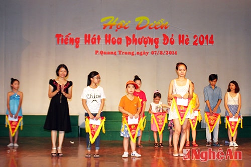  Trao giải Ba cho các khối 7,5 và 4.