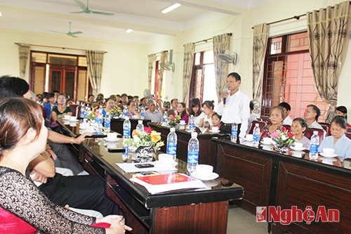 Lãnh đạo phường phát biểu trong buổi gặp mặt