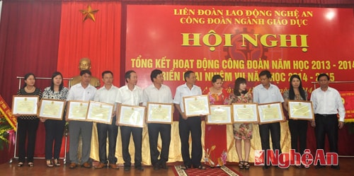 Tặng bằng khen của UBND tỉnh.