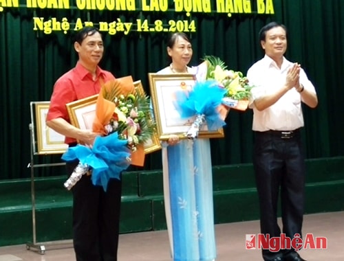  2 cá nhân nhận bằng khen của Thủ tướng Chính phủ.