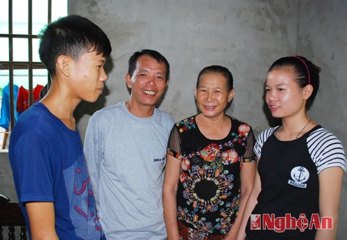 Anh Trần Văn Hạnh vui mừng trong ngày trở về.