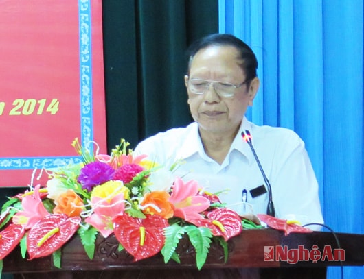 Ông Nguyễn Văn Ninh - con trai trưởng đồng chí Nguyễn khang phát biểu trong buổi lễ