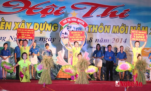Phần thi quê hương tôi của đội Hưng Nguyên.