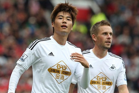  Ki Sung-yueng và Gylfi Sigurdsson tỏa sáng giúp Swansea thắng trận