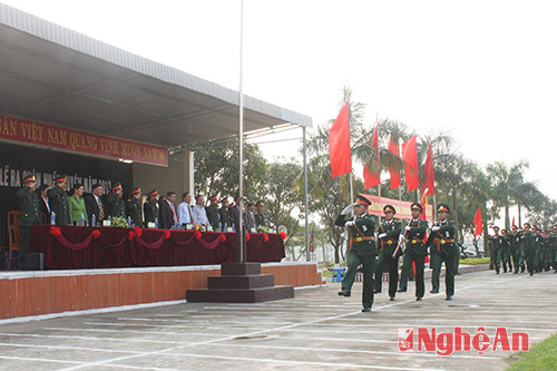 Cán bộ, chiến sỹ Bộ CHQS tỉnh diễu binh, duyệt đội ngũ trong lễ ra quân huấn luyện