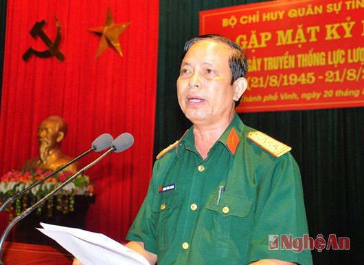 Đại tá Lê Hồng Phong - Chính ủy Bộ CHQS tỉnh đọc diễn văn kỷ niệm